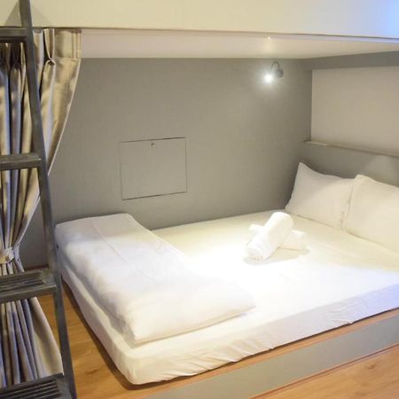 Capzule Bed Phuket Hostel ภายนอก รูปภาพ