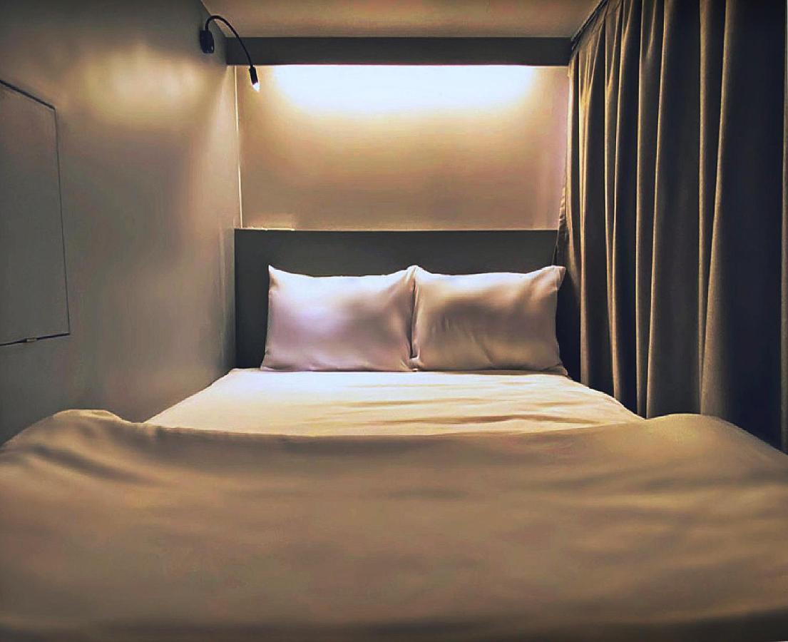 Capzule Bed Phuket Hostel ภายนอก รูปภาพ