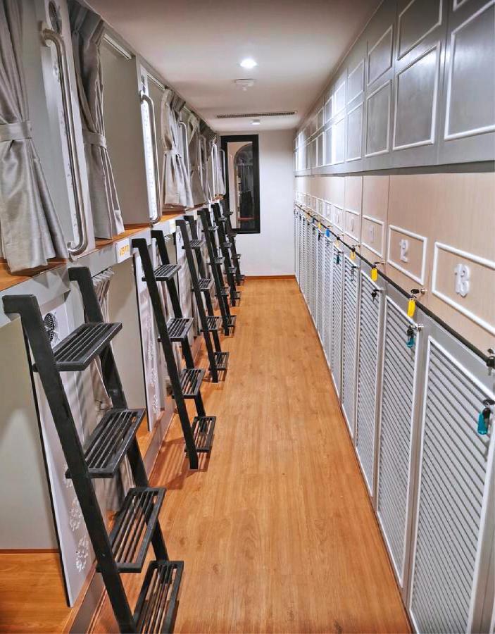 Capzule Bed Phuket Hostel ภายนอก รูปภาพ