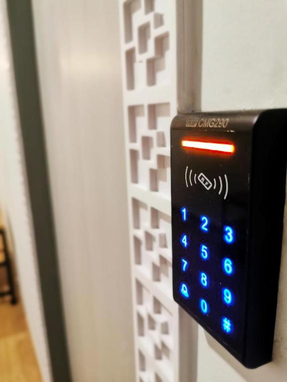 Capzule Bed Phuket Hostel ภายนอก รูปภาพ