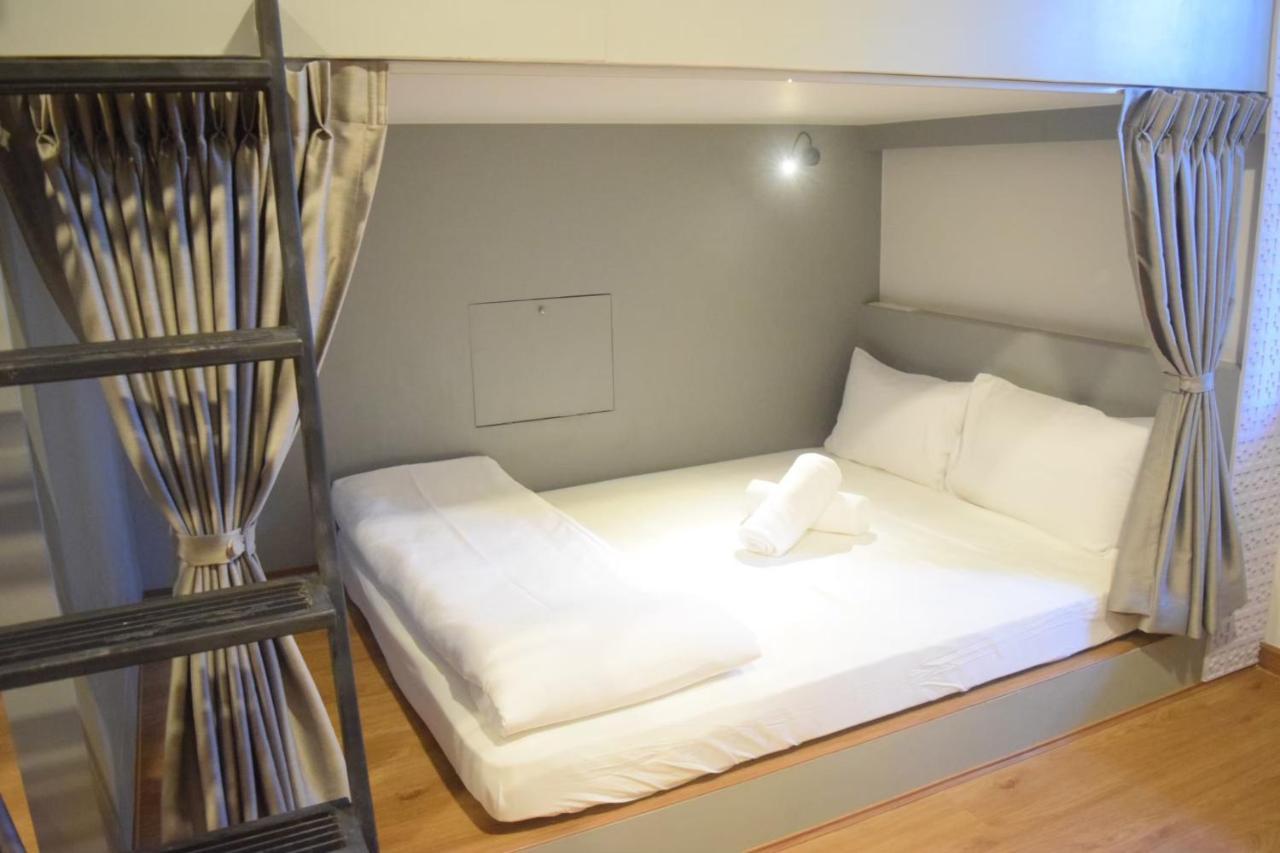 Capzule Bed Phuket Hostel ภายนอก รูปภาพ